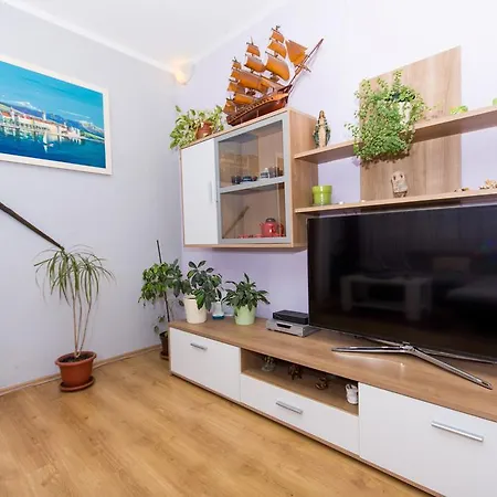 Green Apartment *