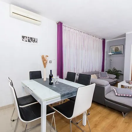 Green Apartment