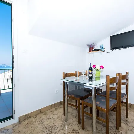 Green Apartment